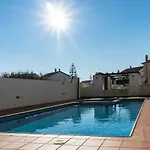 Daire Baleal: Sunshine By The Pool