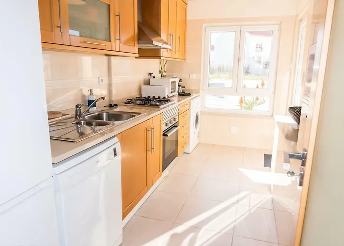 Baleal: Sunshine By The Pool *